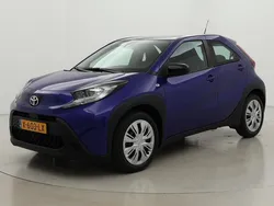 Blauw Gebruikt 2024 Toyota Aygo Play Hatchback | € 19.999 (Eerlijke prijs)