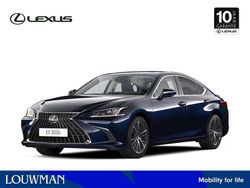 Blauw, metallic lak Nieuw 2025 Lexus ES300 Sedan | € 61.990 (Eerlijke prijs)