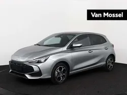Grijs, metallic lak Nieuw 2025 MG MG3 Luxury Hatchback | € 25.600 (Eerlijke prijs)