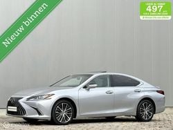Zilver Gebruikt 2023 Lexus ES300H Sedan | € 36.995 (Iets duurder)