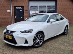 Wit, metallic lak Gebruikt 2017 Lexus IS300h Business Edition Sedan | € 19.450 (Eerlijke prijs)