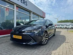 Blauw, metallic lak Gebruikt 2021 Toyota Corolla Business Edition Stationwagen | € 22.450 (Eerlijke prijs)