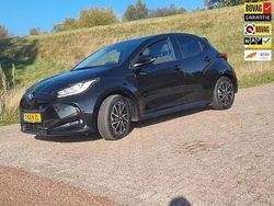 Zwart Gebruikt 2023 Toyota Yaris Hybrid Hatchback | € 22.950 (Eerlijke prijs)