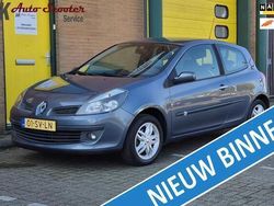 Blauw Gebruikt 2006 Renault Clio II Dynamique Hatchback | € 1.950 (Eerlijke prijs)