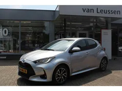 Grijs Gebruikt 2023 Toyota Yaris Hatchback | € 22.940 (Eerlijke prijs)
