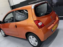 Oranje Gebruikt 2010 Renault Twingo Authentique Hatchback | € 2.900 (Eerlijke prijs)