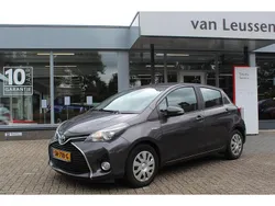 Grijs Gebruikt 2016 Toyota Yaris Limited Hatchback | € 12.840 (Eerlijke prijs)