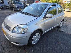 Grijs Gebruikt 2005 Toyota Yaris Hatchback | € 2.350 (Eerlijke prijs)