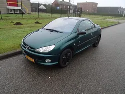 Groen, metallic lak Gebruikt 2004 Peugeot 206 CC Cabriolet | € 1.795 (Eerlijke prijs)