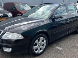 Zwart Gebruikt 2008 Skoda Octavia Business Line Stationwagen | € 1.950