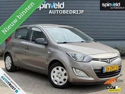 Bruin, metallic lak Gebruikt 2013 Hyundai i20 Edition Hatchback | € 6.250 (Eerlijke prijs)