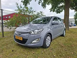Grijs, metallic lak Gebruikt 2014 Hyundai i20 Hatchback | € 5.450 (Eerlijke prijs)