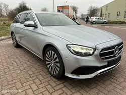 Wit Gebruikt 2022 Mercedes E220 Avantgarde Stationwagen | € 36.950 (Eerlijke prijs)