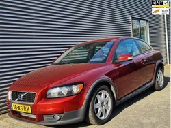 Rood, metallic lak Gebruikt 2007 Volvo C30 Momentum Hatchback | € 2.495 (Eerlijke prijs)