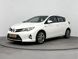 Licht wit Gebruikt 2014 Toyota Auris Executive Hatchback | € 14.700 (Eerlijke prijs)