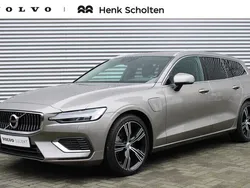 Grijs Gebruikt 2022 Volvo V60 R-Design Stationwagen | € 39.950 (Eerlijke prijs)