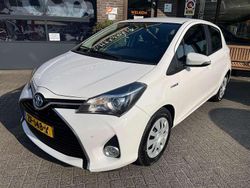 Wit Gebruikt 2017 Toyota Yaris Hybrid Hatchback | € 12.950 (Eerlijke prijs)