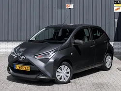 Grijs Gebruikt 2021 Toyota Aygo Hatchback | € 9.950 (Goede deal)