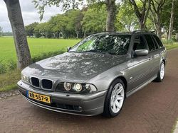 Grijs Gebruikt 2002 BMW 520 Lifestyle Stationwagen | € 3.950 (Eerlijke prijs)