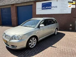 Grijs, metallic lak Gebruikt 2005 Toyota Avensis Executive Stationwagen | € 1.500 (Goede deal)