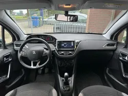 Wit Gebruikt 2014 Peugeot 208 Style Hatchback | € 4.950 (Eerlijke prijs)