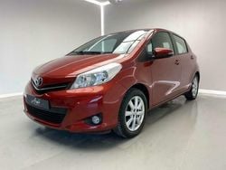 Rood Gebruikt 2013 Toyota Yaris Sedan | € 9.999 (Duur)