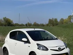 Wit Gebruikt 2012 Toyota Aygo Hatchback | € 2.500 (Eerlijke prijs)