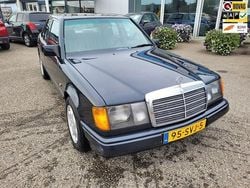 Grijs Gebruikt 1986 Mercedes 200 Sedan | € 8.250