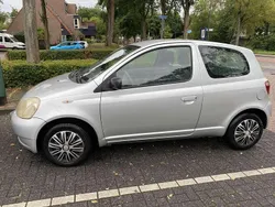 Grijs Gebruikt 2001 Toyota Yaris Hatchback | € 695 (Goede deal)