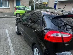 Zwart Gebruikt 2014 Kia Rio MPV | € 6.950 (Iets duurder)