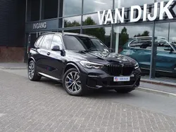 Zwart, metallic lak Gebruikt 2022 BMW X5 M Sport SUV | € 66.850 (Goede deal)