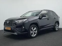 Attitude black metallic (donker zwart metallic) Gebruikt 2020 Toyota RAV4 Style SUV | € 29.980 (Eerlijke prijs)