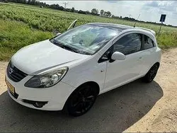 Wit Gebruikt 2010 Opel Corsa Edition Hatchback | € 3.995 (Eerlijke prijs)