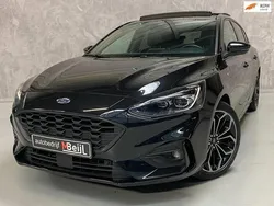 Zwart Gebruikt 2020 Ford Focus ST-Line Hatchback | € 18.745 (Eerlijke prijs)