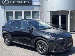 Zwart, metallic lak Gebruikt 2024 Lexus NX450h+ Luxury Line SUV | € 58.900 (Eerlijke prijs)