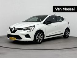 Wit Gebruikt 2022 Renault Clio V Equilibre Hatchback | € 13.940 (Eerlijke prijs)