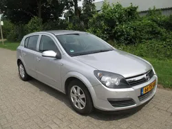 Grijs, metallic lak Gebruikt 2007 Opel Astra Edition Hatchback | € 1.795 (Eerlijke prijs)