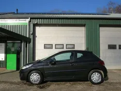 Zwart Gebruikt 2011 Peugeot 207 Access Hatchback | € 3.250 (Eerlijke prijs)