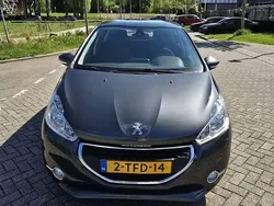 Blauw Gebruikt 2014 Peugeot 208 Allure Hatchback | € 4.800 (Goede deal)