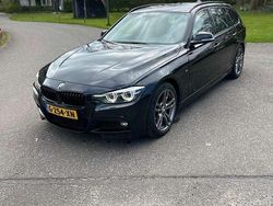 Zwart Gebruikt 2020 BMW 318 Stationwagen | € 17.000 (Goede deal)