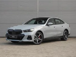 Grijs Nieuw 2025 BMW 530e Comfort Edition Sedan | € 87.882 (Eerlijke prijs)