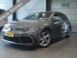 Grijs, metallic lak Gebruikt 2021 VW Golf VIII R-line Hatchback | € 26.900 (Eerlijke prijs)