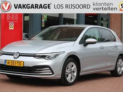 Grijs Gebruikt 2022 VW Golf VIII Life Hatchback | € 22.295 (Eerlijke prijs)