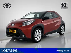 Rood metallic Gebruikt 2023 Toyota Aygo Limited Hatchback | € 20.945 (Goede deal)