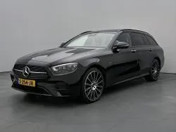 Donker zwart metallic Gebruikt 2021 Mercedes 300 AMG line Stationwagen | € 45.995