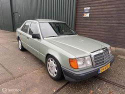 Groen Gebruikt 1986 Mercedes E230 Sedan | € 2.950