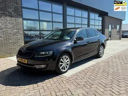Zwart Gebruikt 2015 Skoda Octavia Business Line Hatchback | € 9.975 (Eerlijke prijs)