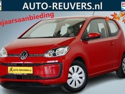 Rood Gebruikt 2017 VW up! take up! Hatchback | € 7.900 (Eerlijke prijs)