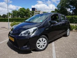 Zwart Gebruikt 2014 Toyota Yaris Hatchback | € 10.995 (Eerlijke prijs)