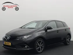 Zwart, metallic lak Gebruikt 2019 Toyota Auris Hatchback | € 15.888 (Eerlijke prijs)